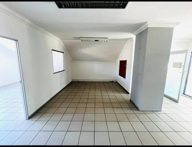 92M² OFFICE TO LET IN FOURWAYS